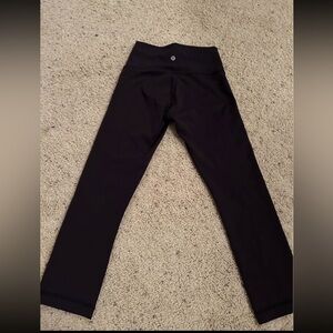 Black Lululemon leggings - No flaws, Size 4, length is 28in